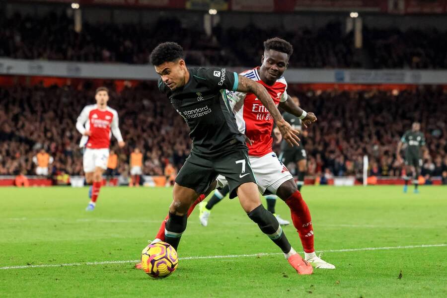 Luis Diaz (LFC) prti Bukayovi Sakovi (ARS)