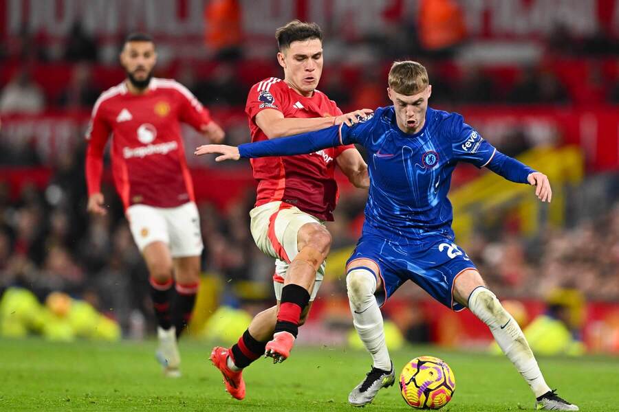 Manuel Ugarte (Man United) vs. Cole Palmer (Chelsea).