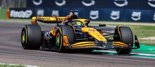 Oscar Piastri (McLaren) na okruhu v Imole