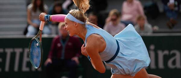 Slovenská tenistka Rebecca Šramková v zápase proti Američanke Amande Anisimovej v rámci 1. kola dvojhry na Roland Garros 2024