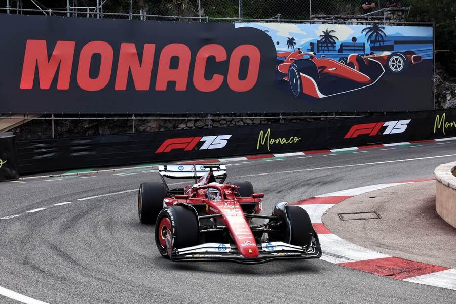 Monačan Charles Leclerc (Ferrari) počas VC Monaka 2025.