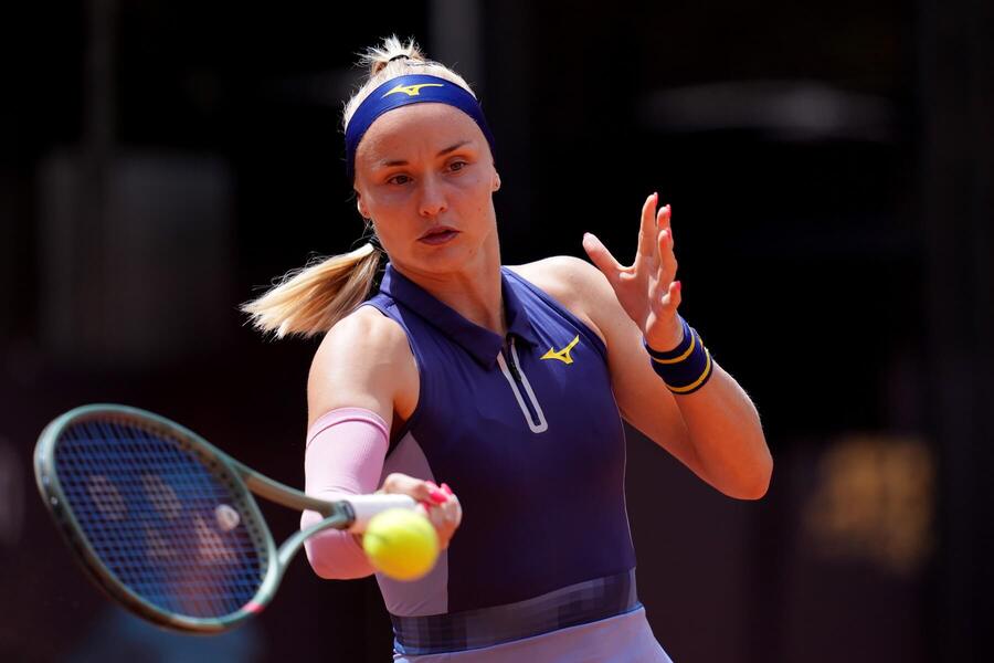 Slovenka Rebecca Šramková sa postaví proti Poľke Ige Swiatek.
