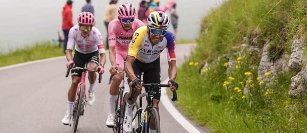Vpredu Bernal, za ním del Toro a Carapaz – 15. etapa Giro d Italia 2025