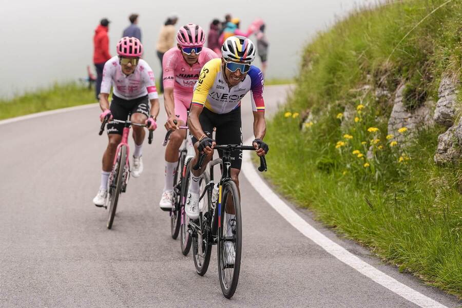 Vpredu Bernal, za ním del Toro a Carapaz – 15. etapa Giro d Italia 2025