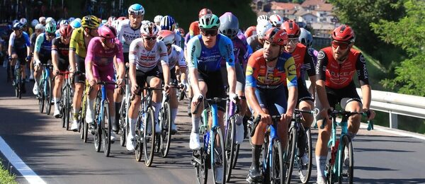 Pelotón na Giro d&#039;Italia 2025