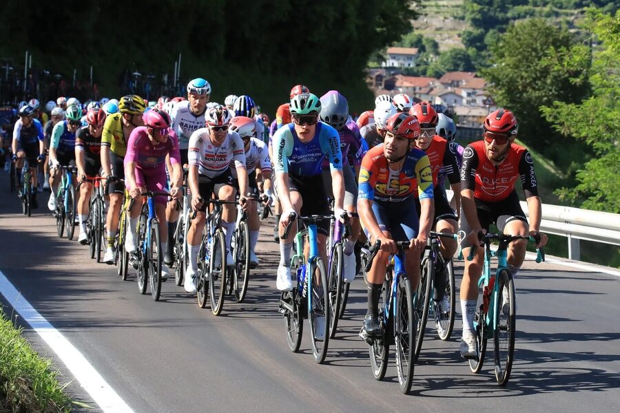 Pelotón na Giro d&#039;Italia 2025