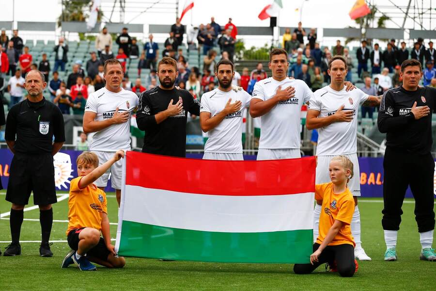 Reprezentanti Maďarska v minifutbale pred zápasom.