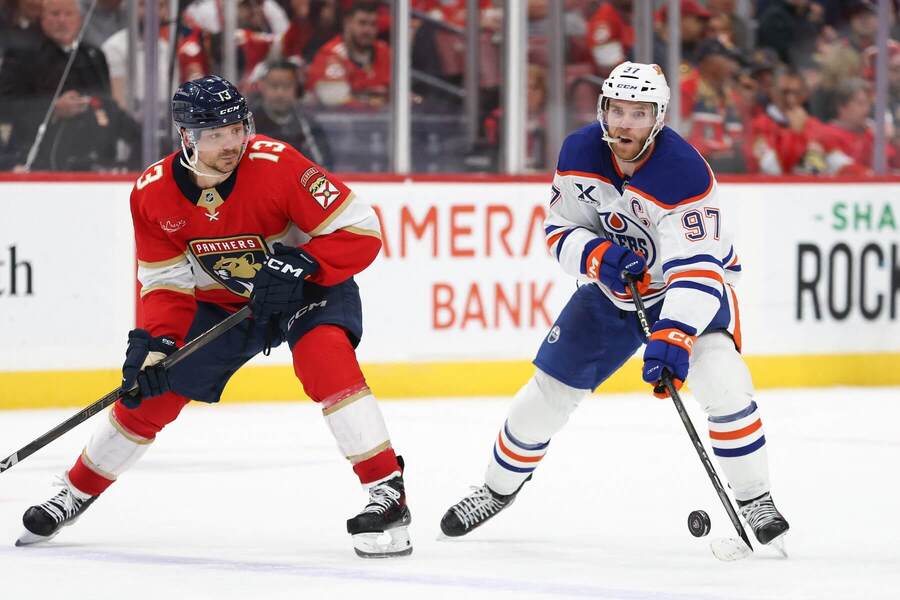 Sam Reinhart (Florida) a Connor McDavid (Edmonton).