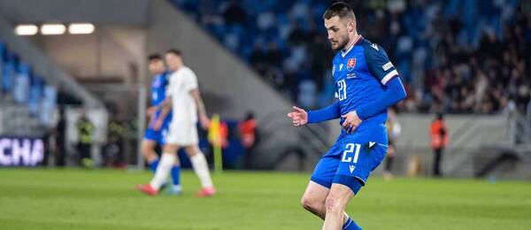 Matúš Bero v najcennejšom drese počas domáceho zápasu Slovenska proti Slovinsku v marci 2025