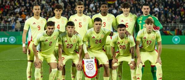 Zostava Španielska U21 pred priateľským zápasom s Nemeckom.