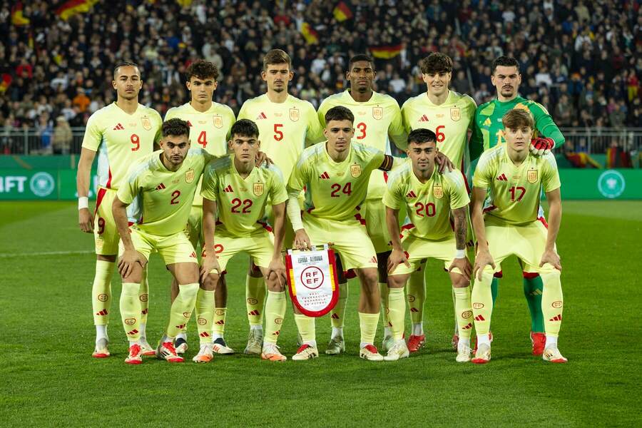 Zostava Španielska U21 pred priateľským zápasom s Nemeckom.