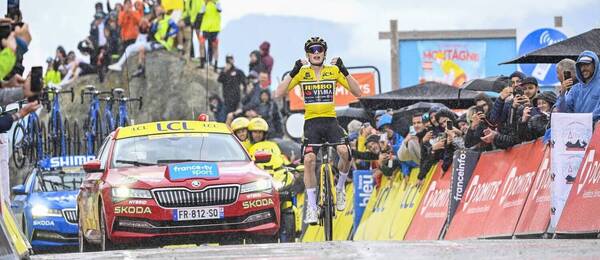 Jonas Vingegaard sa blíži do cieľa 7. etapy Critérium du Dauphiné 2023.