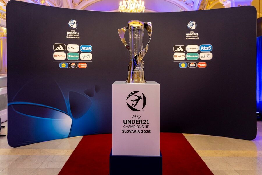 Trofej pre víťaza ME U21 2025 na Slovensku.