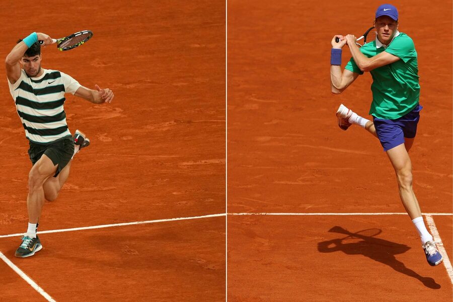 Protagonisti mužského singlového finále French Open 2025: Carlos Alcaraz (v pásikavom) a Jannik Sinner (v zelenom)