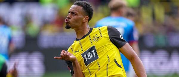Stredopoliar Borussie Dortmund Felix Nmecha.