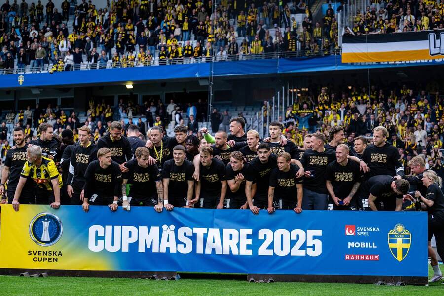 BK Häcken oslavuje zisk trofeje vo Švédskom pohári 2025