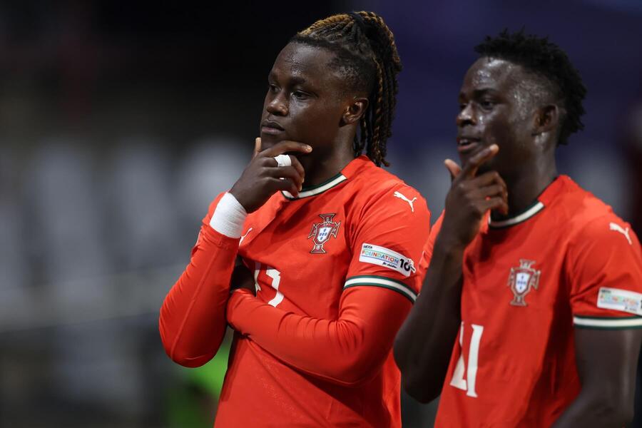 Portugalčan Geovany Quenda (v strede) na EURO U21 2025.