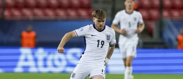 Harvey Elliott (Anglicko U21) v zápase proti Španielsku.