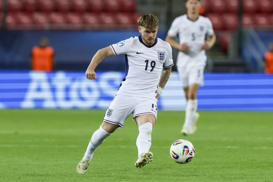 Harvey Elliott (Anglicko U21) v zápase proti Španielsku.