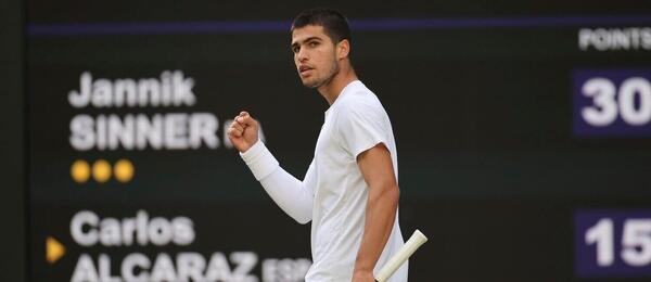 Carlos Alcaraz sa so Sinnerom stretol na Wimbledone aj v roku 2022.