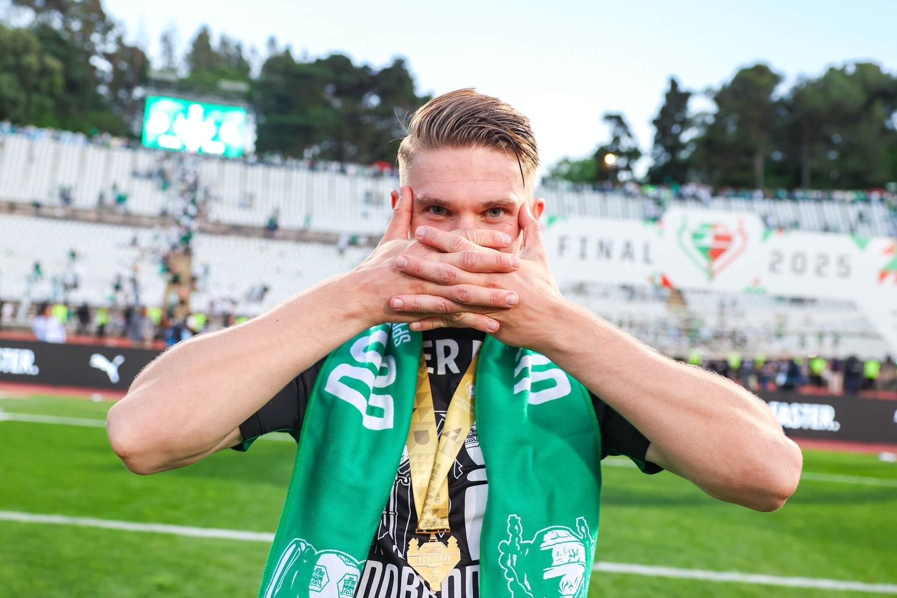 Viktor Gyokeres a jeho typická gólová oslava.