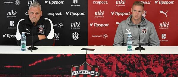 Tlačovka Spartaka Trnava (na snímke tréner Ščasný a Roman Procházka).