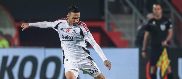 Emirhan Topçu z Besiktasu