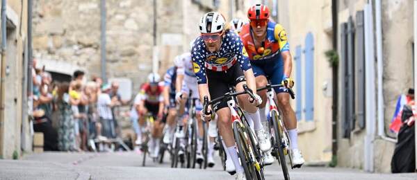 Quinn Simmons na čele vláčika počas Tour de France 2025