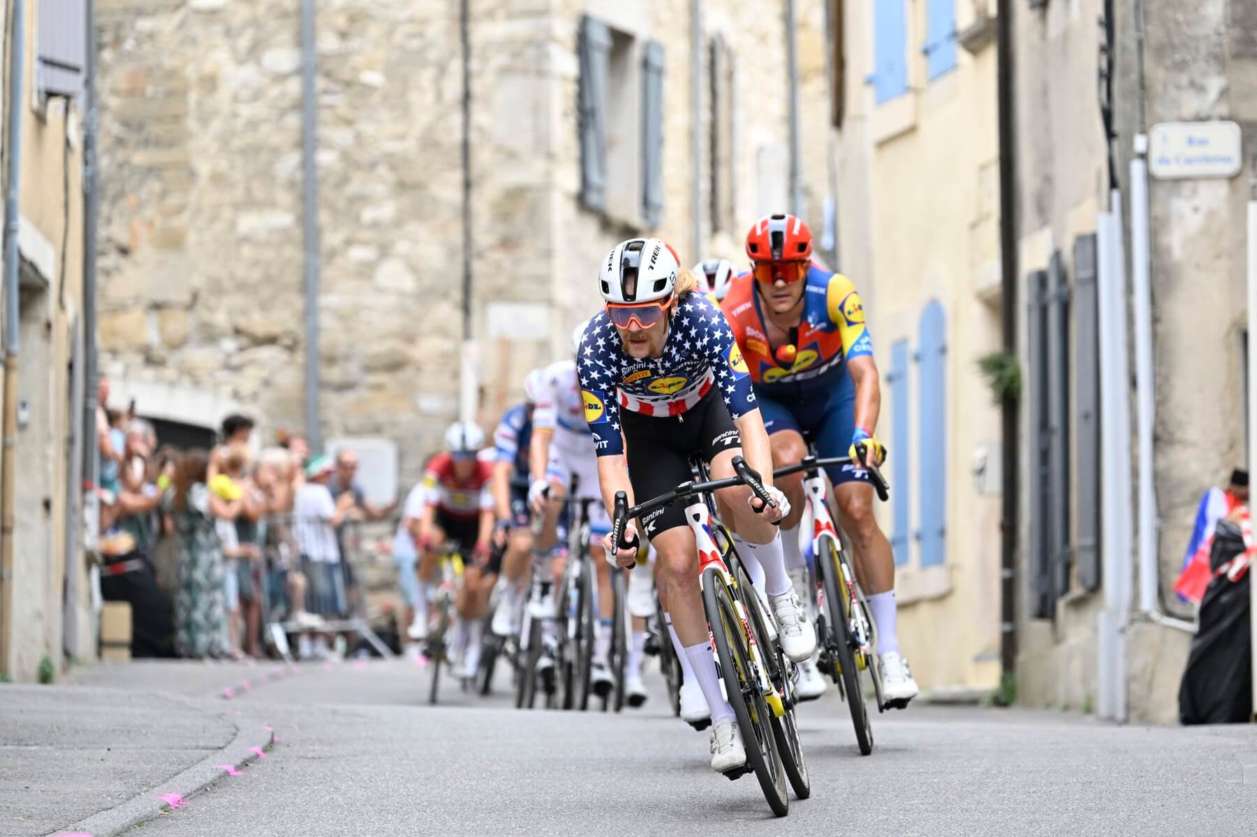 Quinn Simmons na čele vláčika počas Tour de France 2025