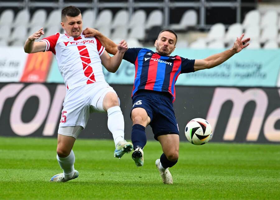 Momentka z barážového zápasu AS Trenčín vs. ViOn Zlaté Moravce-Vráble