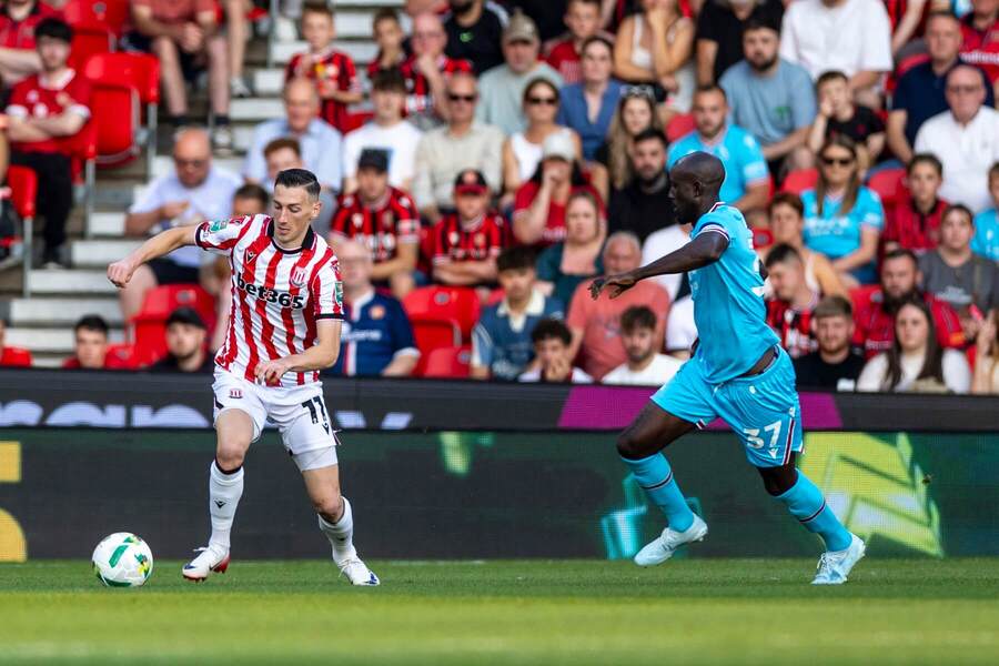 Róbert Boženík v drese Stoke City