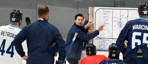 HC Slovan v príprave na ľade.