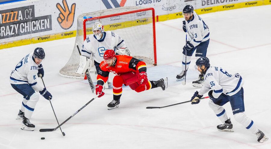 Pardubice vs. Slovan (7:1).