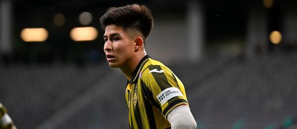 Hráč FK Kajrat Almaty a veľký talent futbalu Kazach Dastan Satpayev.