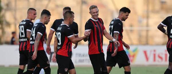 Spartak Trnava oslavuje gól proti Hibernians