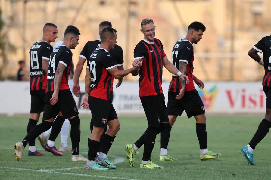 Spartak Trnava oslavuje gól proti Hibernians