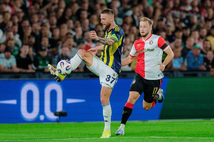 Milan Škriniar v zápase proti Feyenoordu