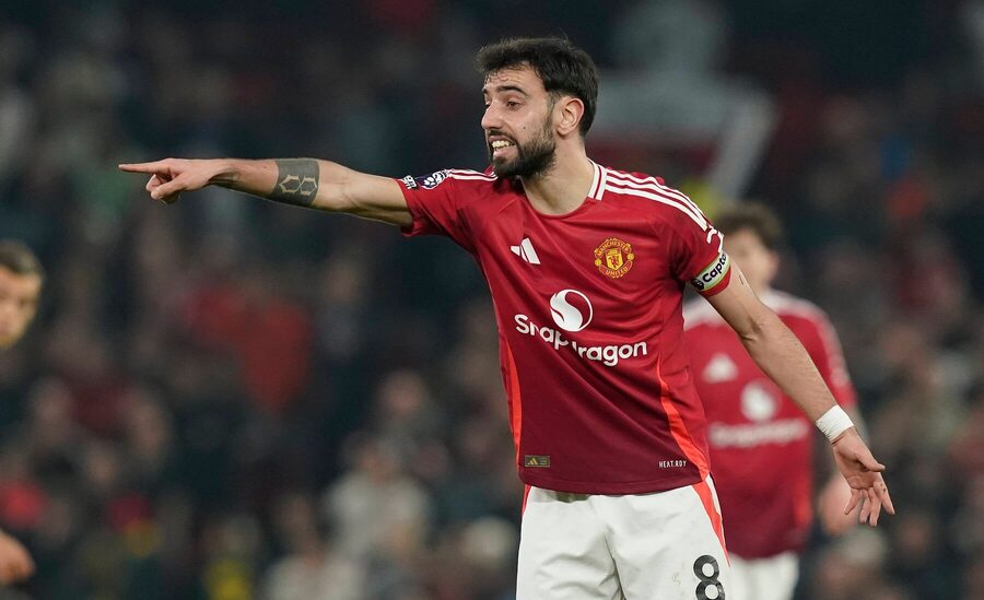 Kapitánom Manchestru United je aj v sezóne 2025/26 Bruno Fernandes.