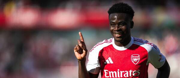 Bukayo Saka by mal aj v novom ročníku patriť medzi lídrov Arsenalu.
