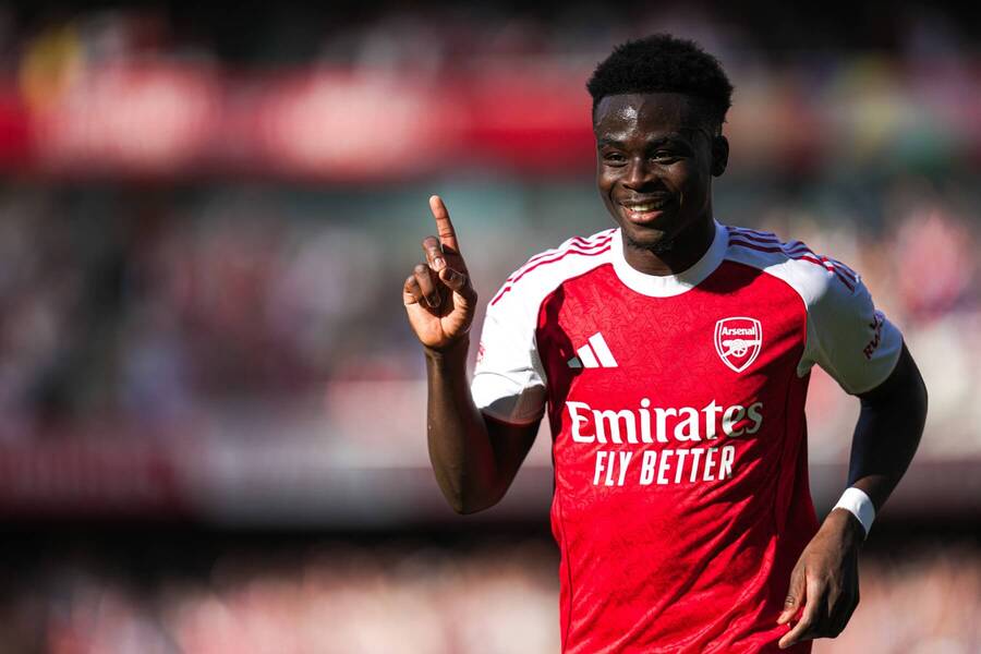 Bukayo Saka by mal aj v novom ročníku patriť medzi lídrov Arsenalu.