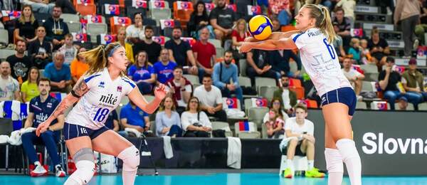 Z ľava Karin Sunderlíková a Karin Palgutová, reprezentantky Slovenska vo volejbale