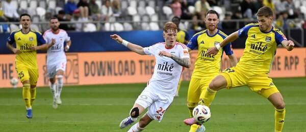Hráči FC Košice, sprava Vladimír Perišič a Dávid Gallovič.