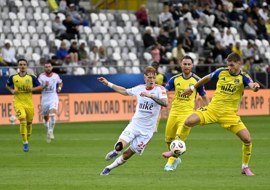 Hráči FC Košice, sprava Vladimír Perišič a Dávid Gallovič.