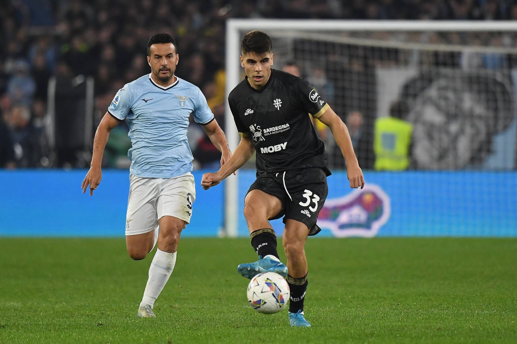 Adam Obert (v čiernom) v zápase proti Laziu