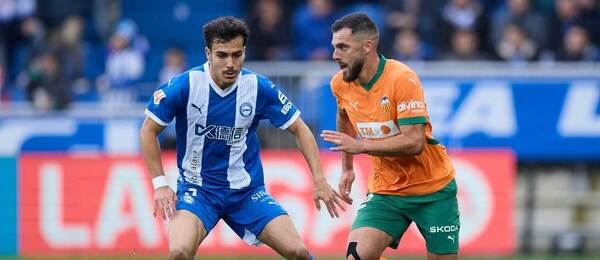 Alaves (modro-biely) vs. Valencia (oranžový)