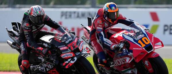 Marco Bezzecchi (Aprilia) a Luca Marini (Honda)