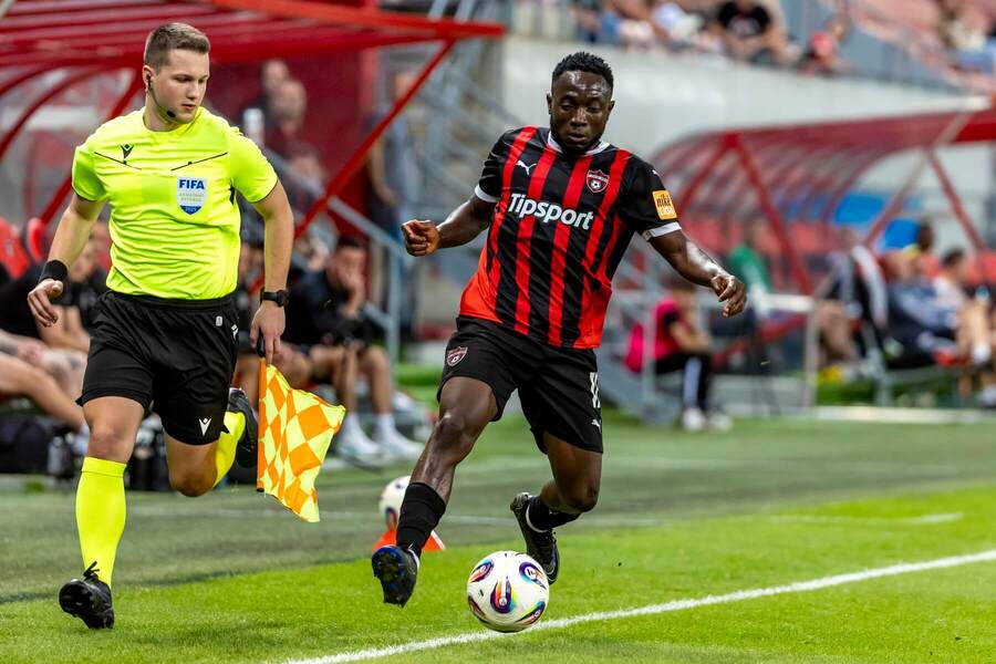Azango v drese Spartaka Trnava