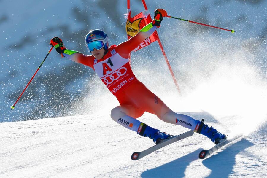 Švajčiar Marco Odermatt na trati v Soeldene v roku 2024 Švajčiar Marco Odermatt na trati v Soeldene v roku 2024