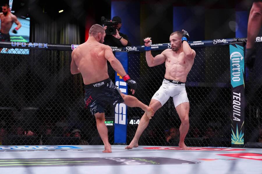 Ľudovít Klein (vpravo) v zápase proti Mateuszovi Gamrotovi. Ľudovít Klein (vpravo) v zápase proti Mateuszovi Gamrotovi.