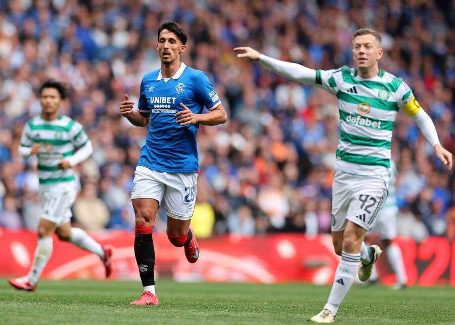 Bojan Miovski (Rangers) a Callum McGregor (Celtic)